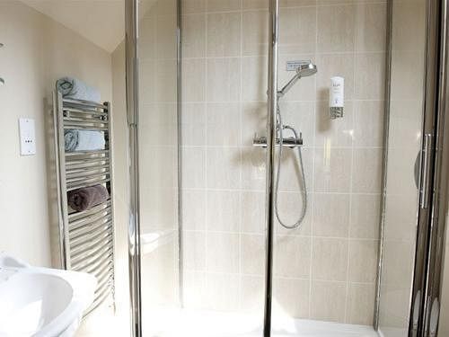 The Hollow Bottom Guiting Power Luaran gambar
